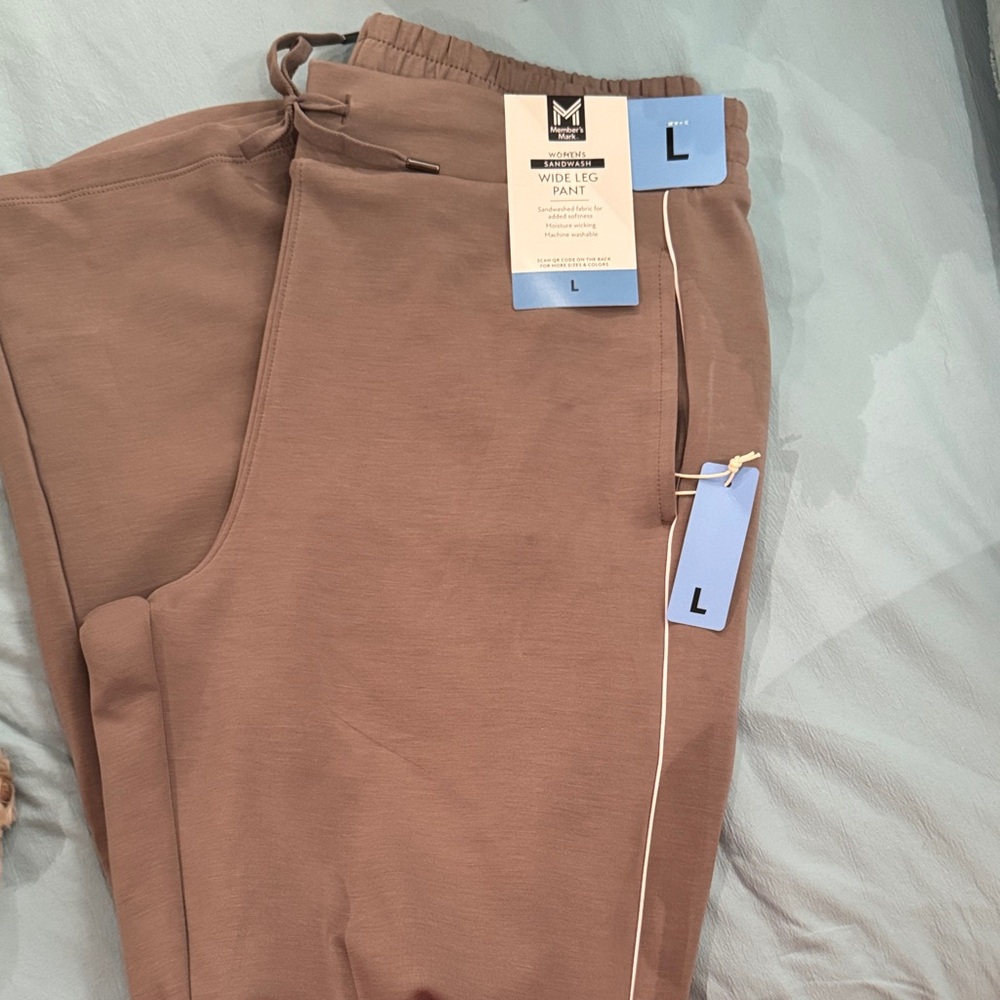 NWT Women’s Wide Leg moisture wicking jogger Pants - Sand with white stripe